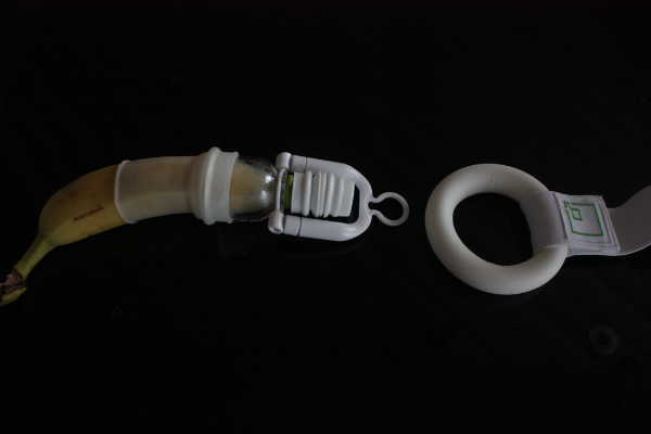 Phallosan Forte Schaumstoffring über Penis stülpen